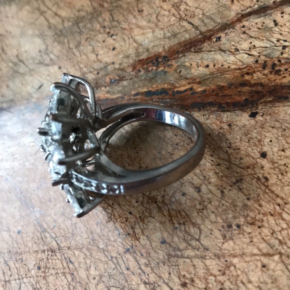 Copy Ad BLING 8 Sparkle Stones Unique Ring - Picture 10 of 12